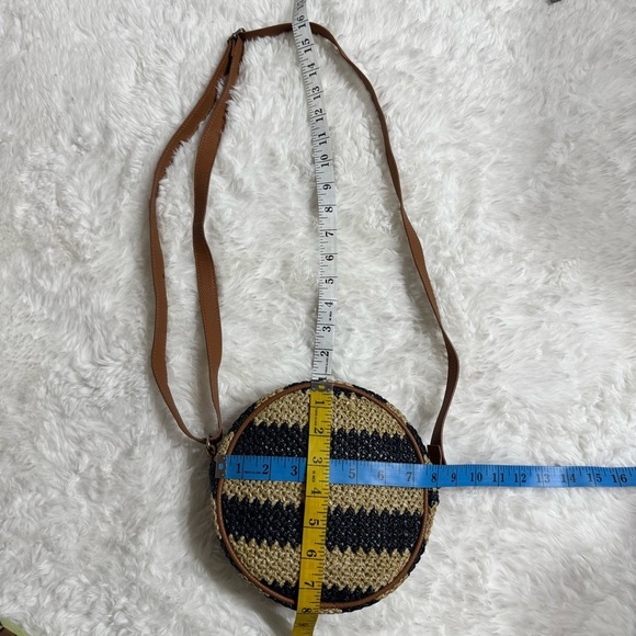 Jewell by Thirty-One Woven Small Crossbody Bag - Picture 9 of 10